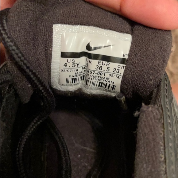 Boys VaporMax size 4.5 - Picture 7 of 7